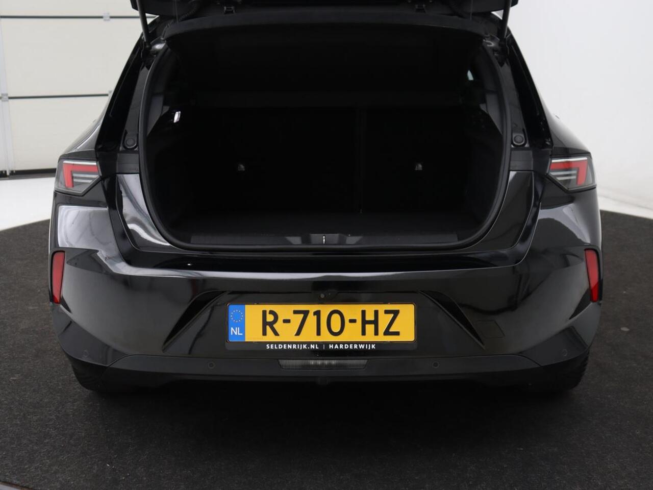 Opel ASTRA 1.6 Hybrid Business Edition | SOH 96% | Adaptive cruise | Navigatie | Camera | Full LED | Stuurverwarming | Carplay | PHEV | Plug In