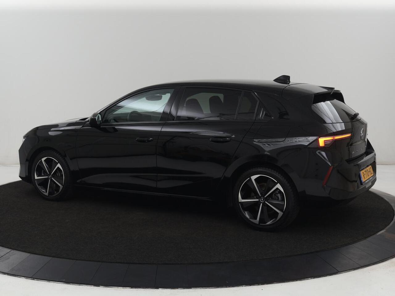 Opel ASTRA 1.6 Hybrid Business Edition | SOH 96% | Adaptive cruise | Navigatie | Camera | Full LED | Stuurverwarming | Carplay | PHEV | Plug In