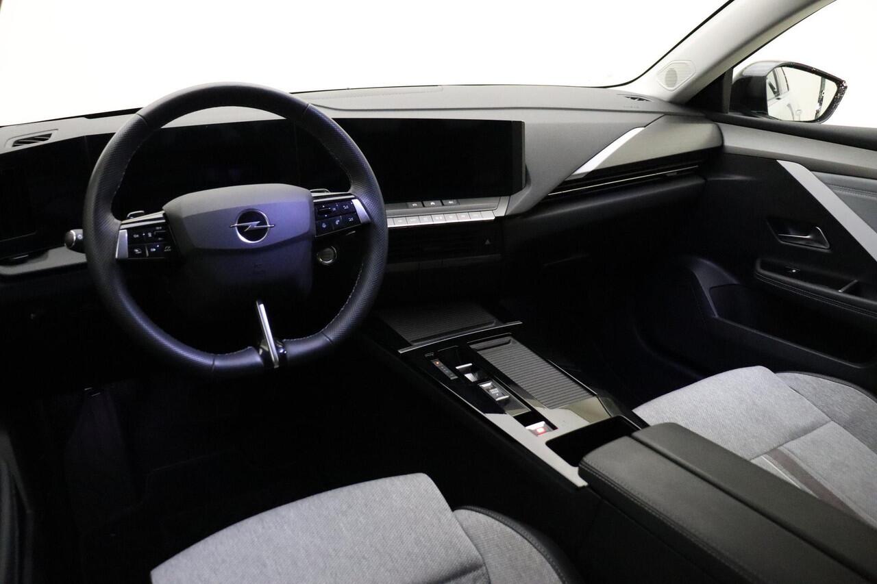 Opel ASTRA 1.2 Elegance 130 PK Automaat | Navigatie | Climate control | Keyless | Lichtmetalen velgen | Camera | Getint glas | Cruise control | Parkeersensoren | Demo |