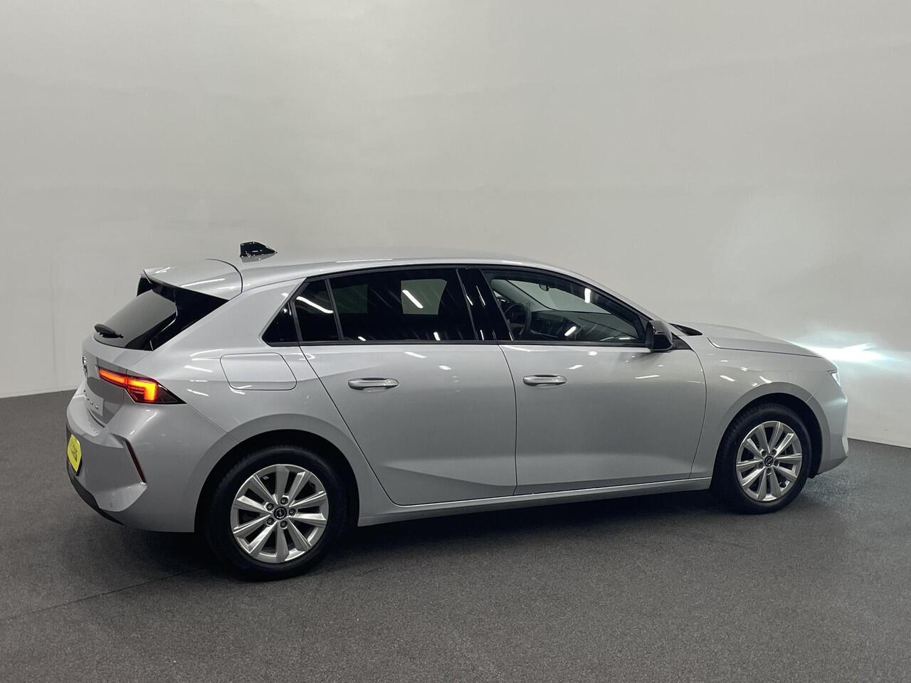 Opel ASTRA 1.2 Turbo 130pk Aut. Business Edition Airco | ECC AGR Comfortstoel + verwarming Navi Full LED Carplay PDC VA+ Camera Privacy Glass Cruise Control