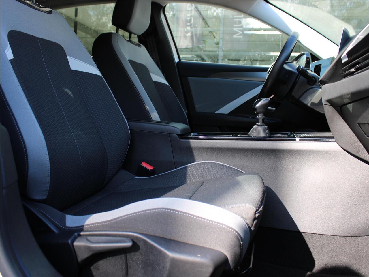 Opel ASTRA 1.2T 110 EDITION Camera / Navi / Apple Carplay