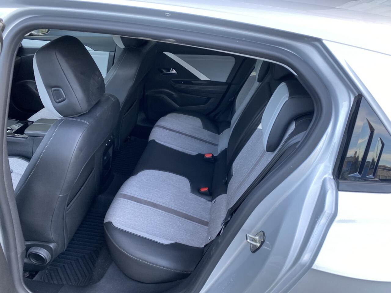 Opel ASTRA 1.2 Bns Elegance