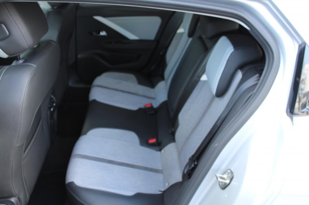 Opel ASTRA 1.2 Elegance