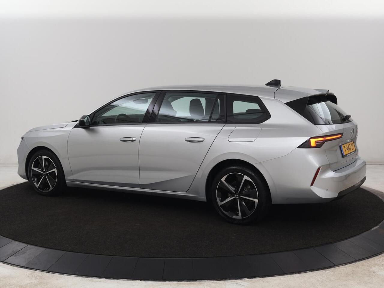Opel ASTRA 1.6 Turbo Hybrid | Origineel NL | Adaptive cruise | Carplay | Parkeerhulp | Climate control | Digital Cockpit | Bluetooth | Full LED | PHEV | Plug In