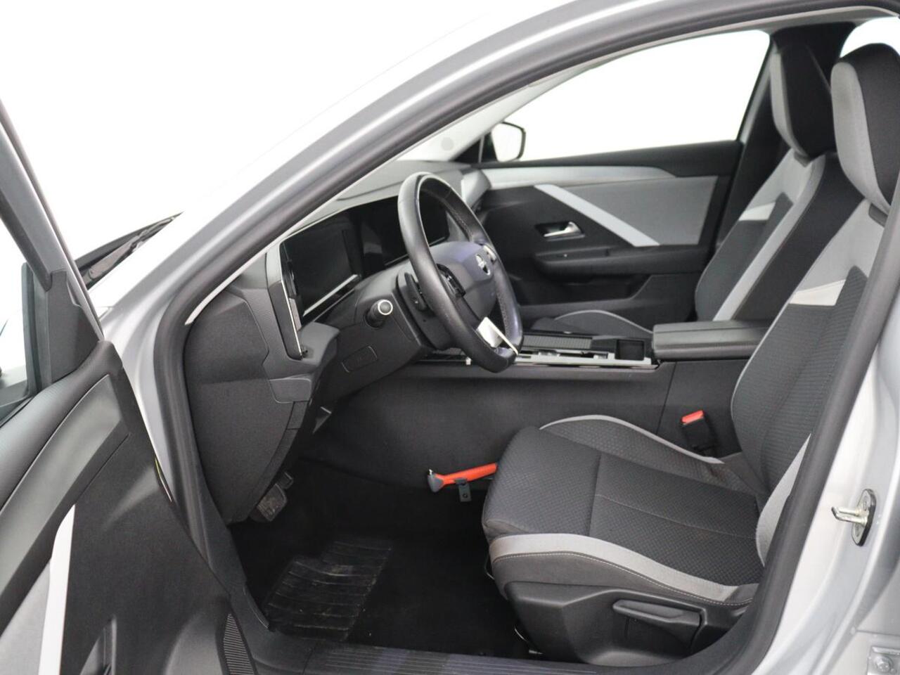 Opel ASTRA 1.6 Turbo Hybrid | Origineel NL | Adaptive cruise | Carplay | Parkeerhulp | Climate control | Digital Cockpit | Bluetooth | Full LED | PHEV | Plug In
