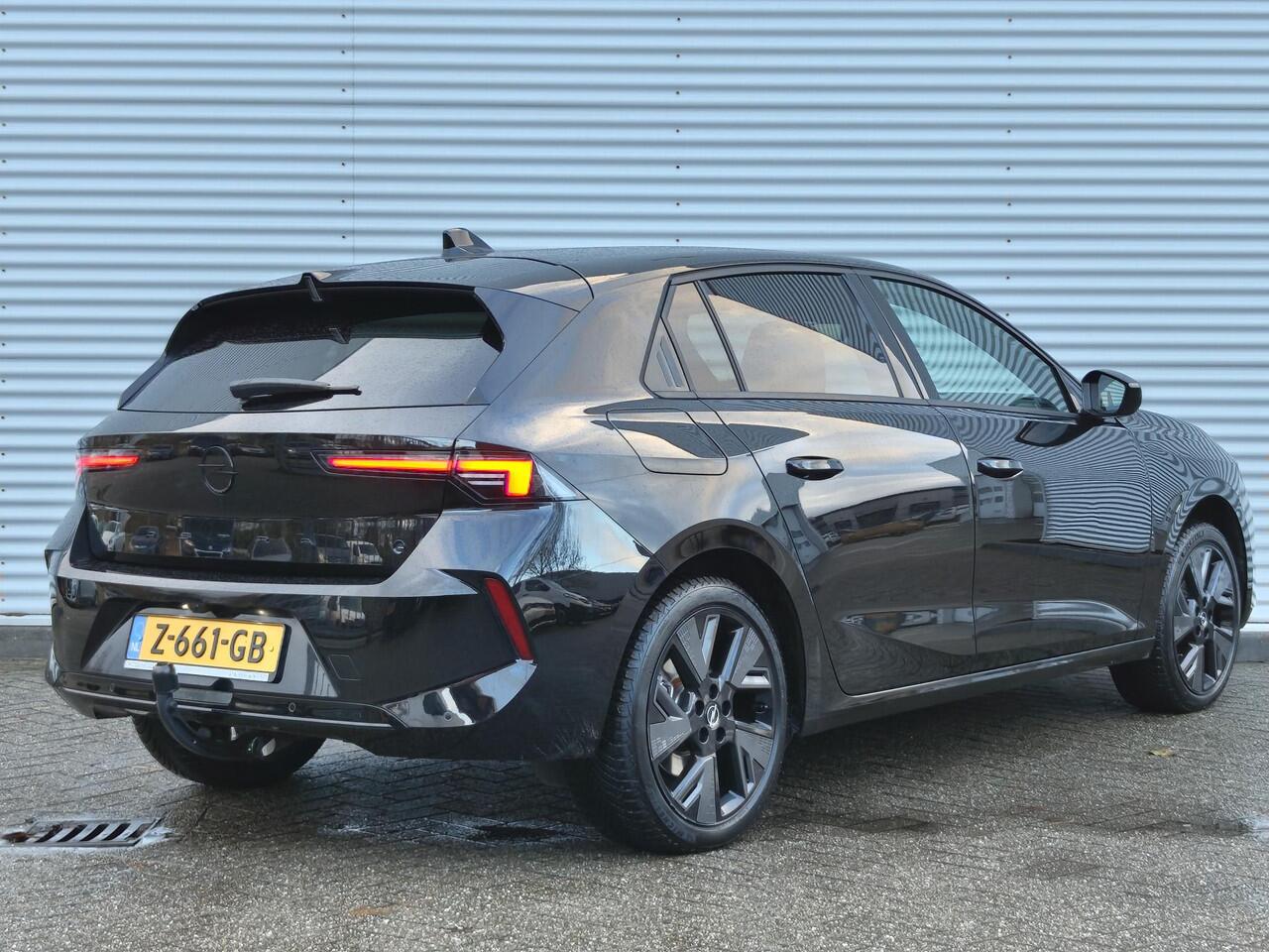 Opel ASTRA Electric GS 54kWh 156pk | LED PIXEL | ALCANTARA/LEDER | AGR-COMFORTSTOEL | TREKHAAK | ISOFIX | 360° CAMERA | ZWARTE HEMELBEKLEDING |