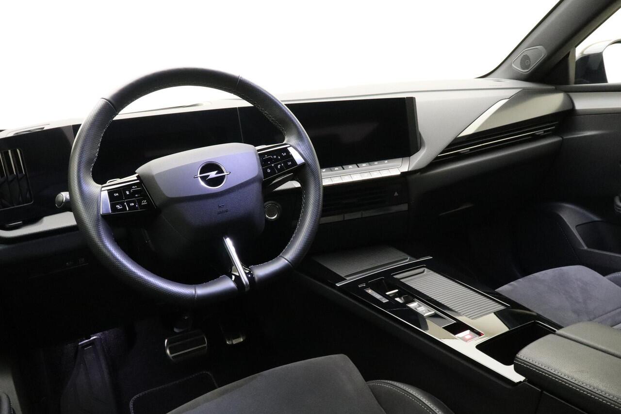 Opel ASTRA Sports Tourer 1.6 Turbo Plug In Hybrid GSE 225 PK Automaat | Navigatie | Alcantara bekleding | Rondomzicht camera | Stoel & Stuurverwarming | Keyless | Dakrails