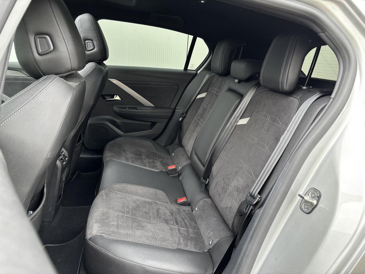 Opel ASTRA Ultimate 1.6 HYbrid PHEV 180pk e-EAT8 | SCHUIF/KANTELDAK | TREKHAAK | 360° CAMERA | BLACK PACK | ALCANTARA/LEDER | ADAPTIVE CRUISE | STOEL+STUURVERW. |