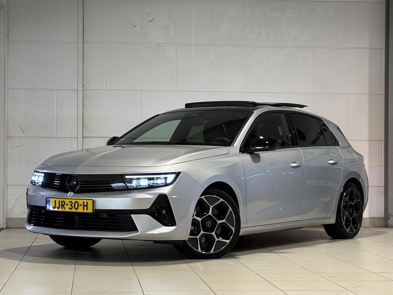 Opel ASTRA Ultimate 1.6 HYbrid PHEV 180pk e-EAT8 | SCHUIF/KANTELDAK | TREKHAAK | 360° CAMERA | BLACK PACK | ALCANTARA/LEDER | ADAPTIVE CRUISE | STOEL+STUURVERW. |