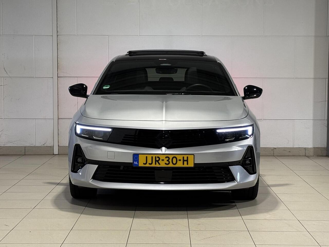 Opel ASTRA Ultimate 1.6 HYbrid PHEV 180pk e-EAT8 | SCHUIF/KANTELDAK | TREKHAAK | 360° CAMERA | BLACK PACK | ALCANTARA/LEDER | ADAPTIVE CRUISE | STOEL+STUURVERW. |