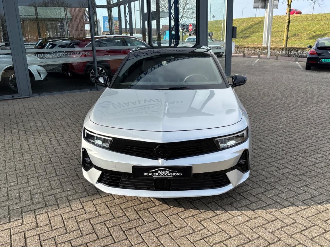 Opel ASTRA 1.2 GS AUTOMAAT 130PK NAVI PDC-CAMERA WINTERPACK.