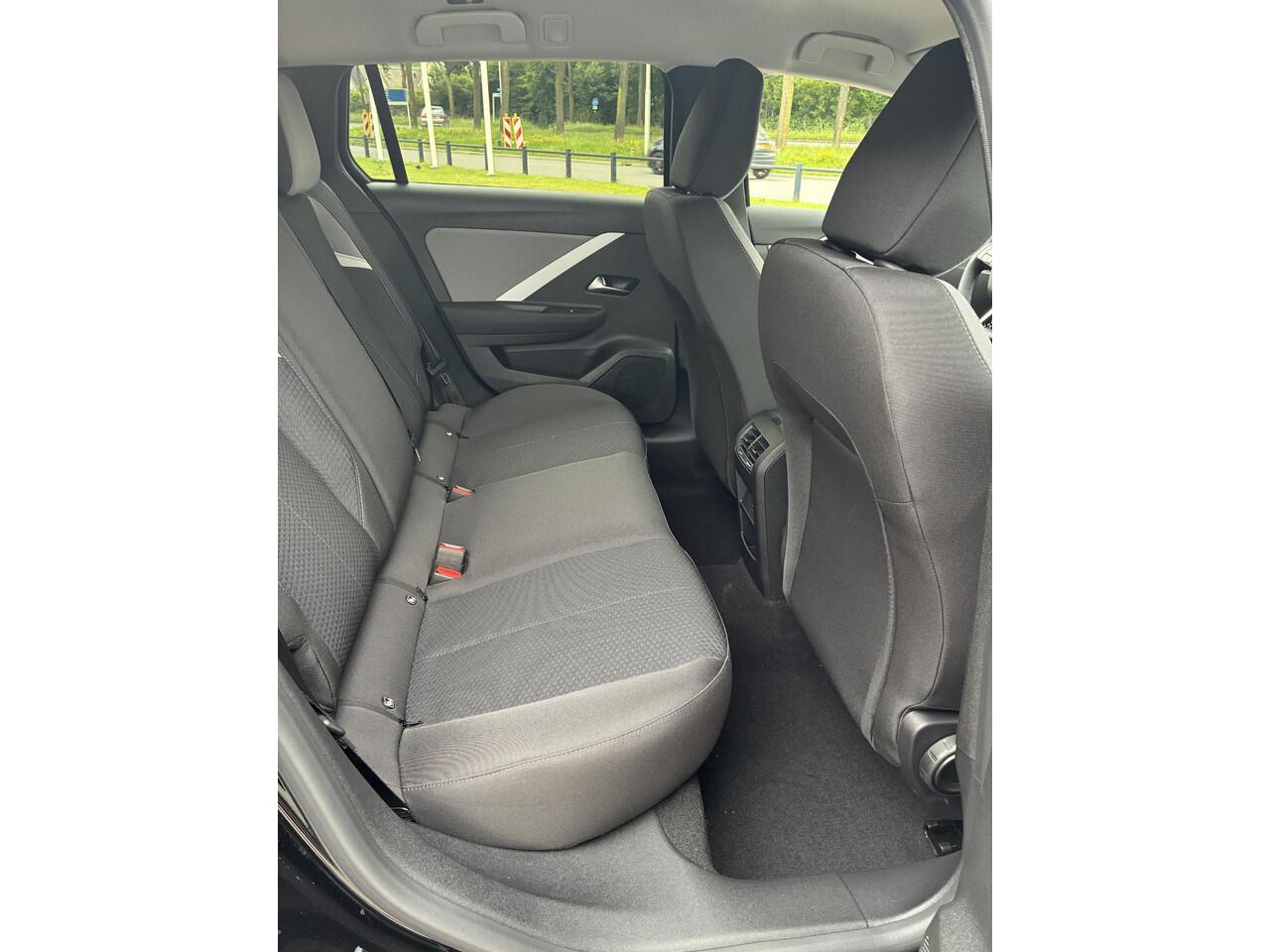 Opel ASTRA Sports Tourer 1.2 Turbo 110Pk Business Edition | Climate Control | Navigatie | Winterpakket | Camera | Parkeer sensoren | Draadloos Apple Carplay/Android Auto | LM Velgen