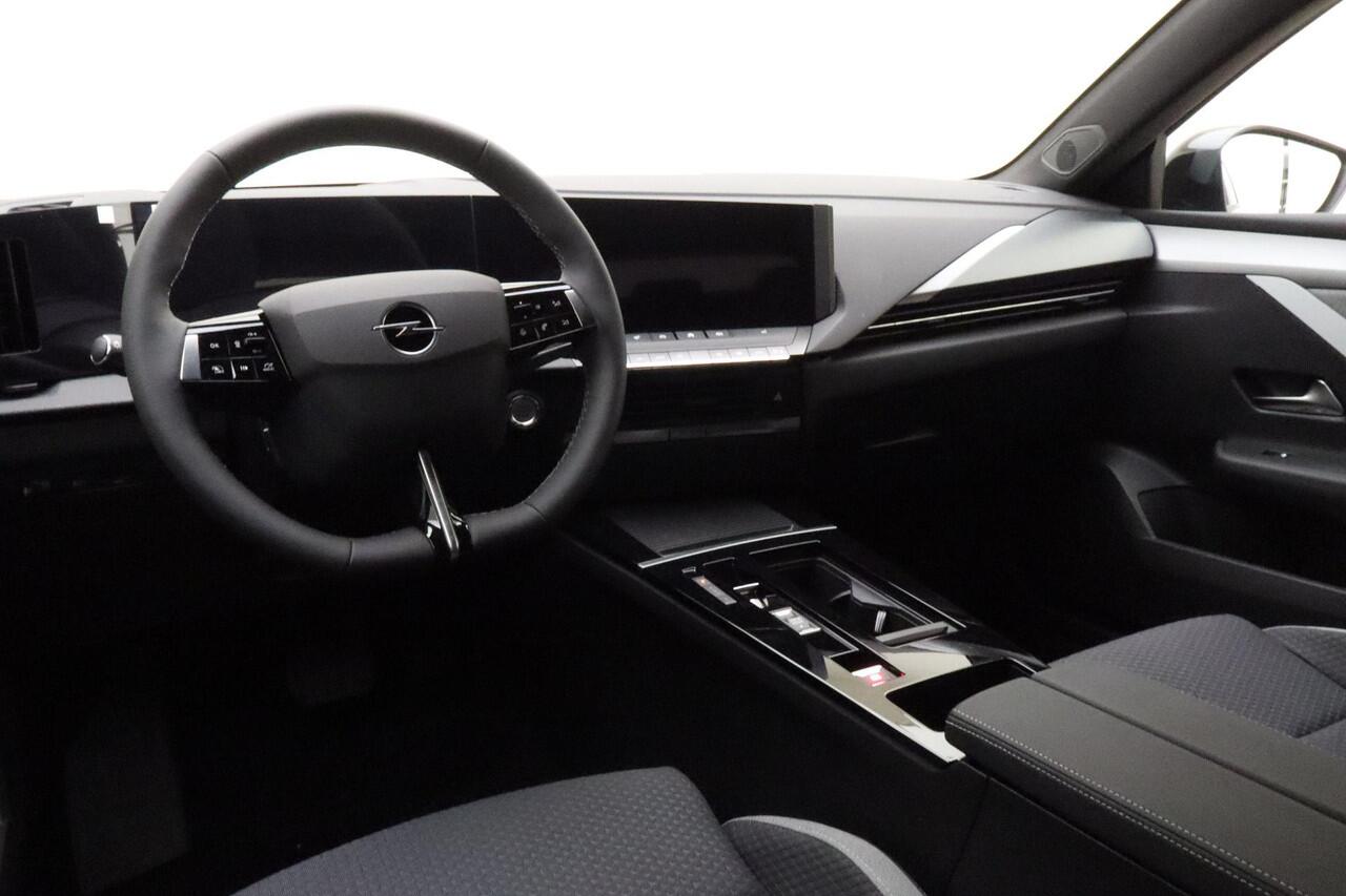 Opel ASTRA Electric 54 kWh Business Edition | DEMO | Navigatie | Adapt. Cruise control | Camera | Climate control | Stoel- en stuurverwarming | Warmtepomp