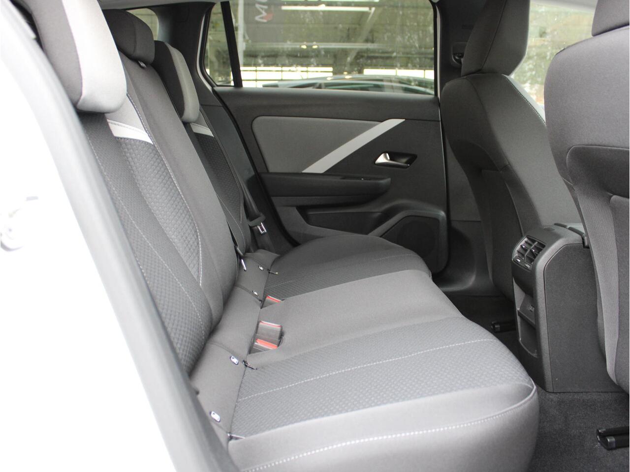 Opel ASTRA Sports Tourer 1.2 Turbo 110 Business Edition | Camera / Stoelverw. / Adap. Cruise