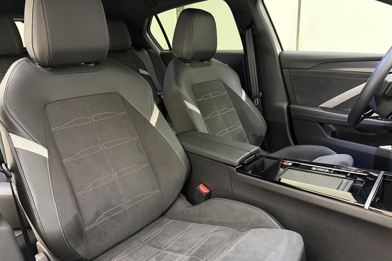 Opel ASTRA 1.2 Turbo 145pk Hybrid Automaat Ultimate | Navigatie | Alcantara bekleding | Camera | Head-up Display | Keyless | Panoramadak | Stoel- en stuurverwarming| 18" Lichtmetalen velgen