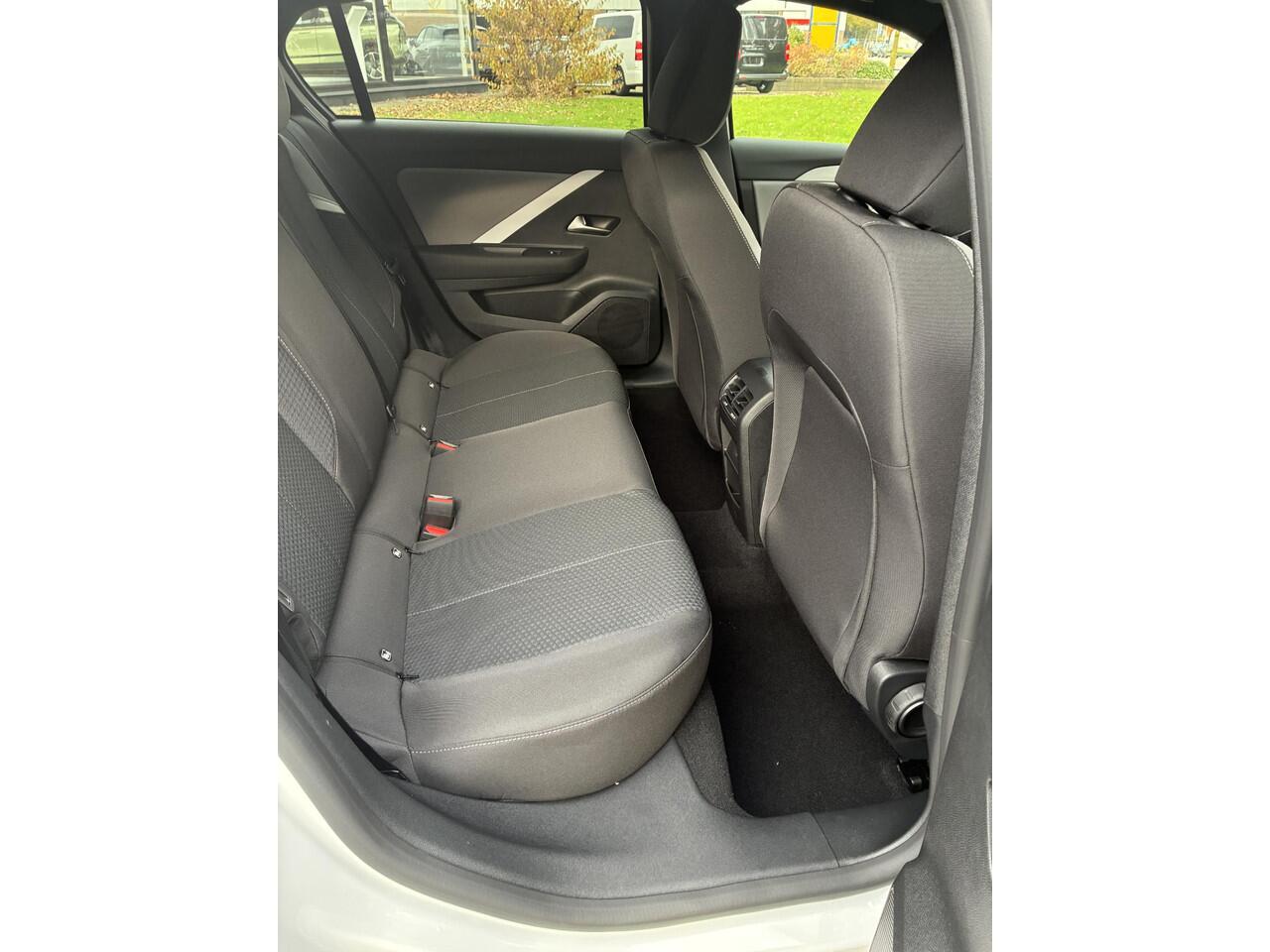 Opel ASTRA 1.2 Turbo Hybrid Business Edition 5-Deurs | ECC | Navigatie | Camera | Parkpilot | Stoel & Stuurverwarming | AGR | Elektrisch Pakket | LM-Velgen