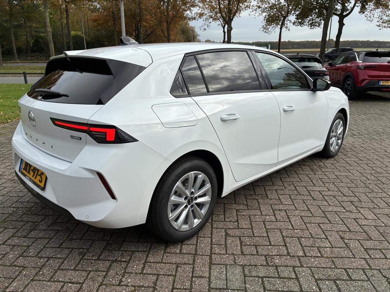 Opel ASTRA 1.2 Turbo Hybrid Business Edition 5-Deurs | ECC | Navigatie | Camera | Parkpilot | Stoel & Stuurverwarming | AGR | Elektrisch Pakket | LM-Velgen