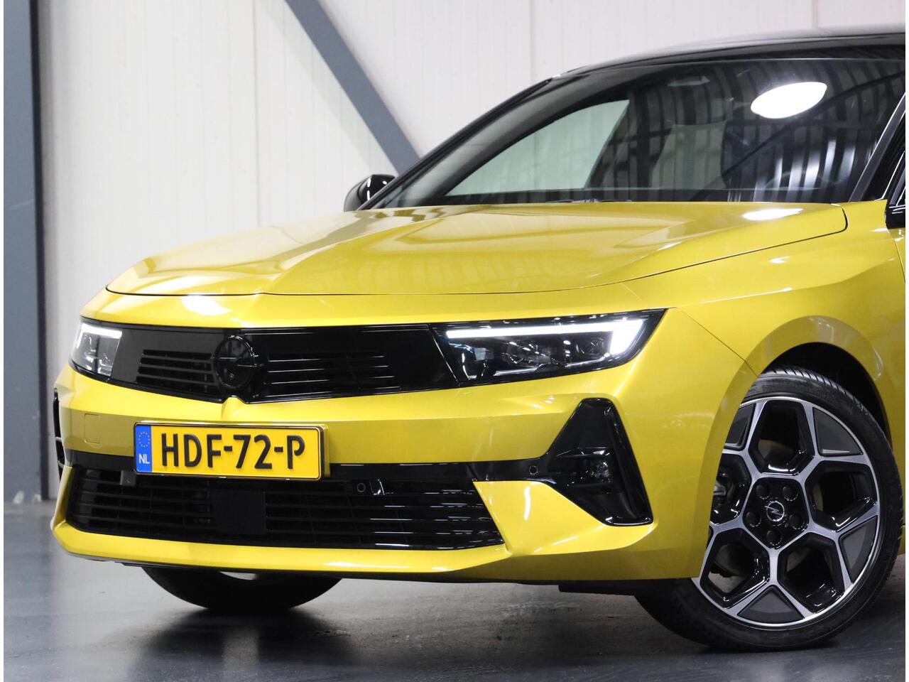 Opel ASTRA 1.2 145PK Turbo Hybrid Ultimate | 1ste eigenaar | AppleCarPlay/AndroidAuto | Schuifkanteldak | Alcantara | Head-Up Display | Navigatie | Adaptive Cruise Control | Keyless | AGR Stoelen | Stoel/Stuur/Voorruitverwarming | FULL LED | 360'Camera | Isofix | Pr