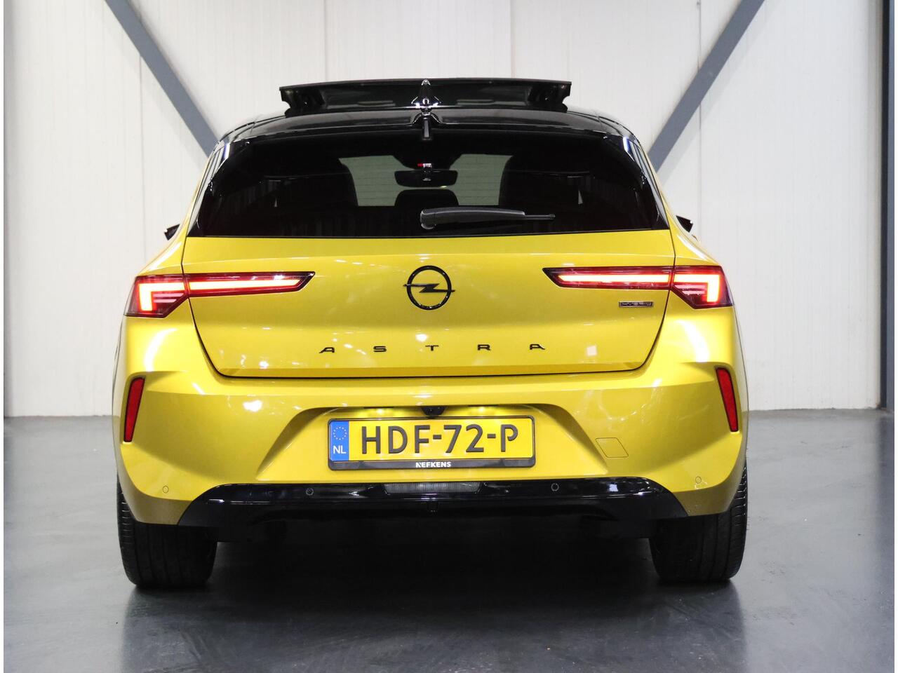 Opel ASTRA 1.2 145PK Turbo Hybrid Ultimate | 1ste eigenaar | AppleCarPlay/AndroidAuto | Schuifkanteldak | Alcantara | Head-Up Display | Navigatie | Adaptive Cruise Control | Keyless | AGR Stoelen | Stoel/Stuur/Voorruitverwarming | FULL LED | 360'Camera | Isofix | Pr