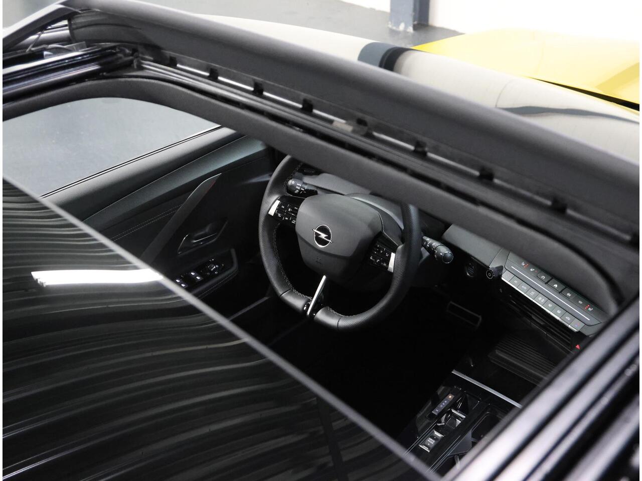 Opel ASTRA 1.2 145PK Turbo Hybrid Ultimate | 1ste eigenaar | AppleCarPlay/AndroidAuto | Schuifkanteldak | Alcantara | Head-Up Display | Navigatie | Adaptive Cruise Control | Keyless | AGR Stoelen | Stoel/Stuur/Voorruitverwarming | FULL LED | 360'Camera | Isofix | Pr