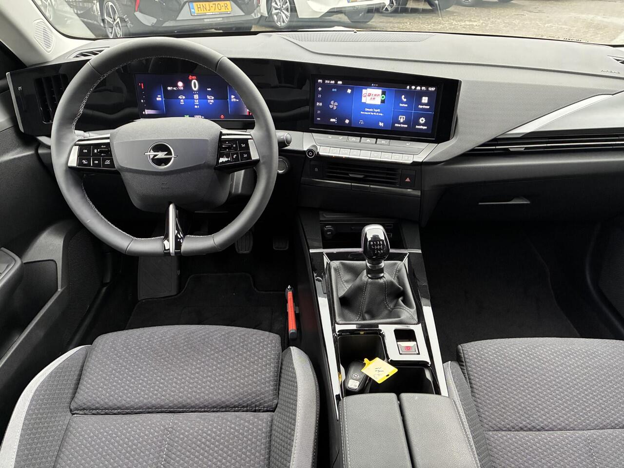 Opel ASTRA 1.2 Turbo Business Edition 5 Deurs | Climate control | Navigatie | Camera | Stoel & Stuurverwarming | AGR Stoel | Parkpilot | Cruise control | Elektrisch Pakket