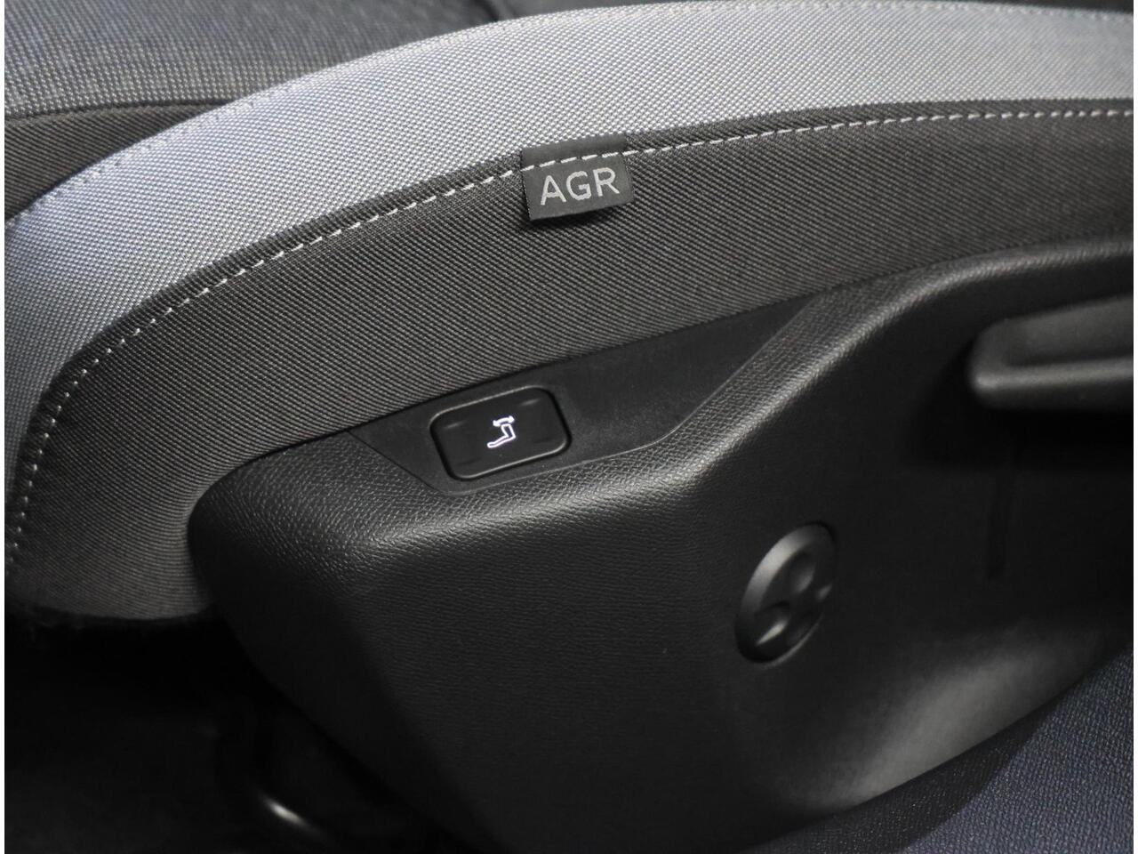 Opel ASTRA Sports Tourer 1.2 110PK Business Edition | 1ste eigenaar | AppleCarPlay/AndroidAuto | Navigatie | Adaptive Cruise Control | Keyless | AGR Stoel | Stoel/Stuur/Verwarming | FULL LED | Camera | Isofix | Privacy Glass |