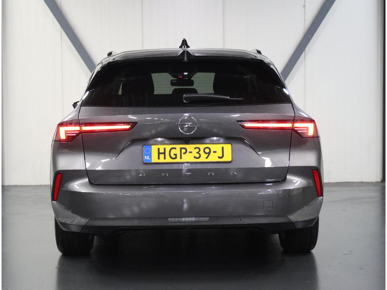 Opel ASTRA Sports Tourer 1.2 110PK Business Edition | 1ste eigenaar | AppleCarPlay/AndroidAuto | Navigatie | Adaptive Cruise Control | Keyless | AGR Stoel | Stoel/Stuur/Verwarming | FULL LED | Camera | Isofix | Privacy Glass |