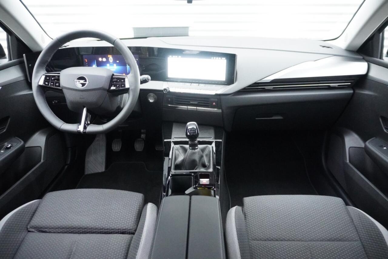 Opel ASTRA 1.2 Turbo Business Edition / Camera / Stoel- en stuurverwarming / 17 inch / AGR-stoel