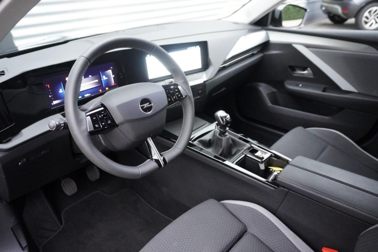 Opel ASTRA 1.2 Turbo Business Edition / Camera / Stoel- en stuurverwarming / 17 inch / AGR-stoel