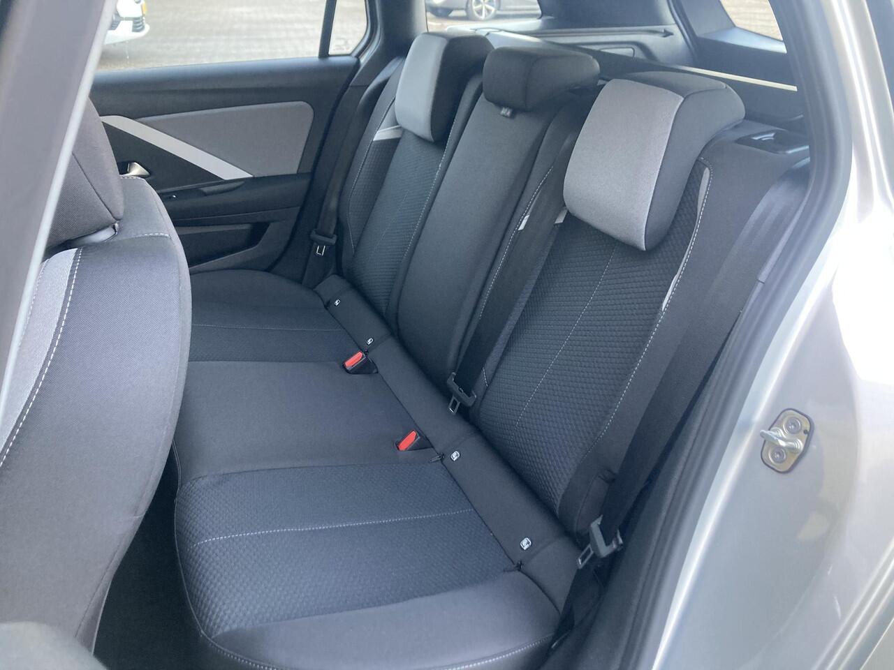 Opel ASTRA Electric 54 kWh Edition | DEMO | Adapt. Cruise control | Climate control | Parkeersensoren | Apple Carplay/ Android auto | 18" Lichtmetalen velgen