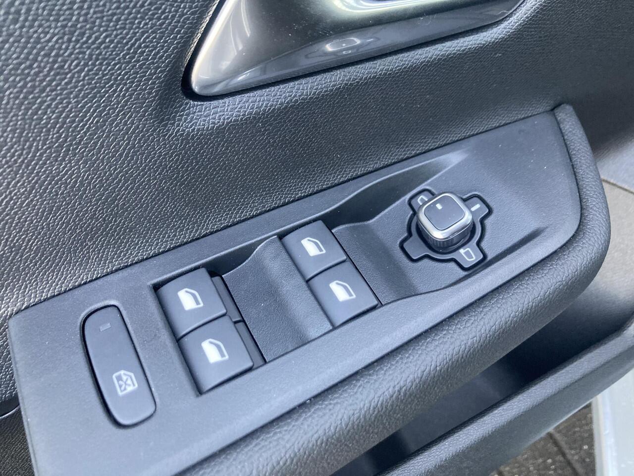 Opel ASTRA Electric 54 kWh Edition | DEMO | Adapt. Cruise control | Climate control | Parkeersensoren | Apple Carplay/ Android auto | 18" Lichtmetalen velgen