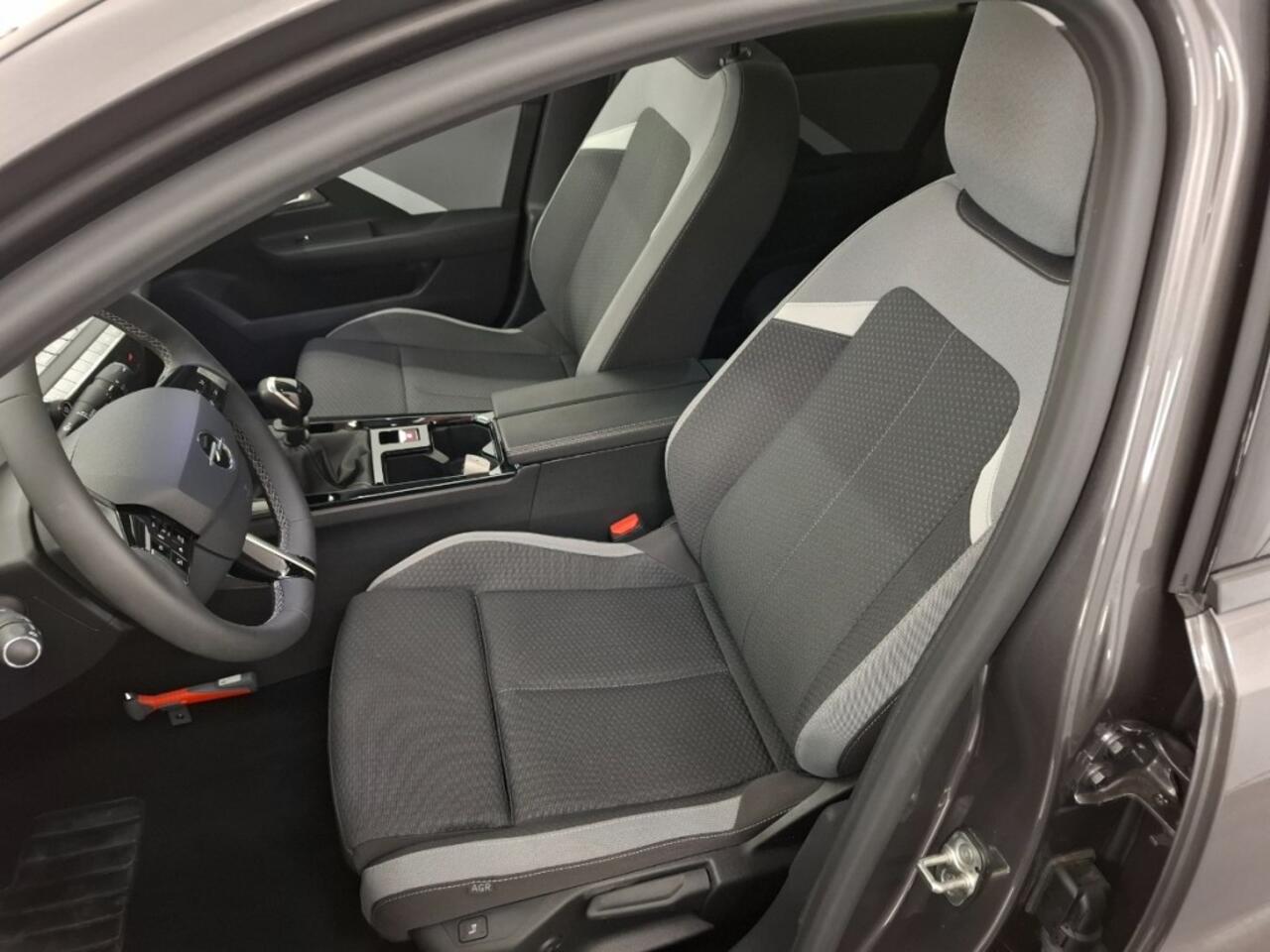 Opel ASTRA Sports Tourer 1.2 Turbo Business Edition / Camera / Stoel- en stuurverwarming