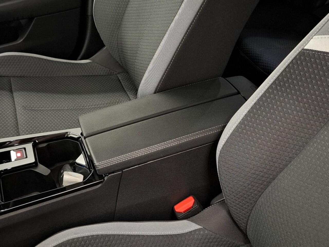 Opel ASTRA Sports Tourer 1.2 Turbo Business Edition / Camera / Stoel- en stuurverwarming