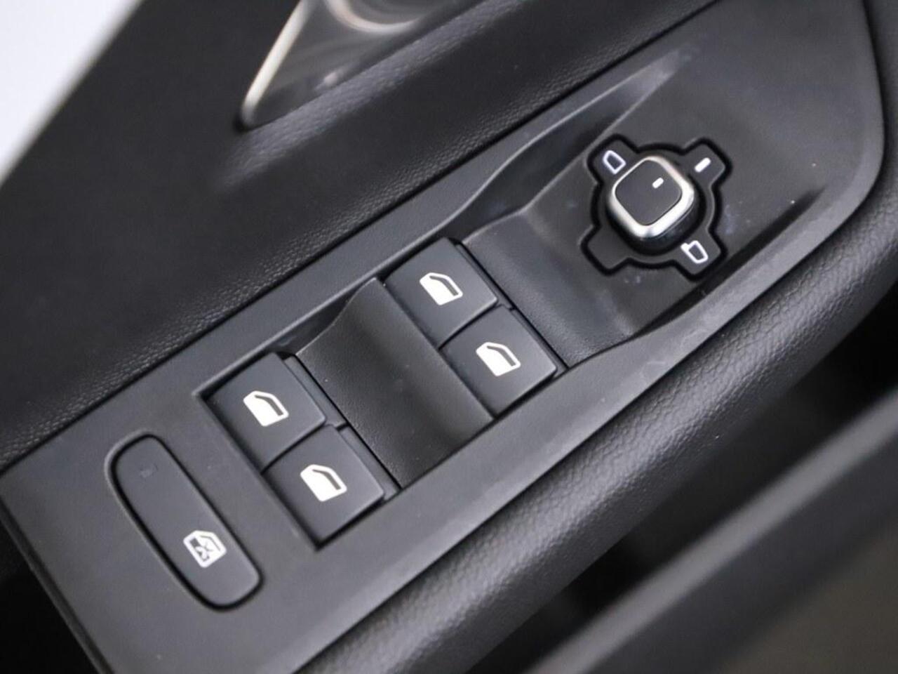 Opel ASTRA 1.2 Turbo Business Ed. Nav/Winterpakket/Agr /Camera/Vc/Ad.Cruise