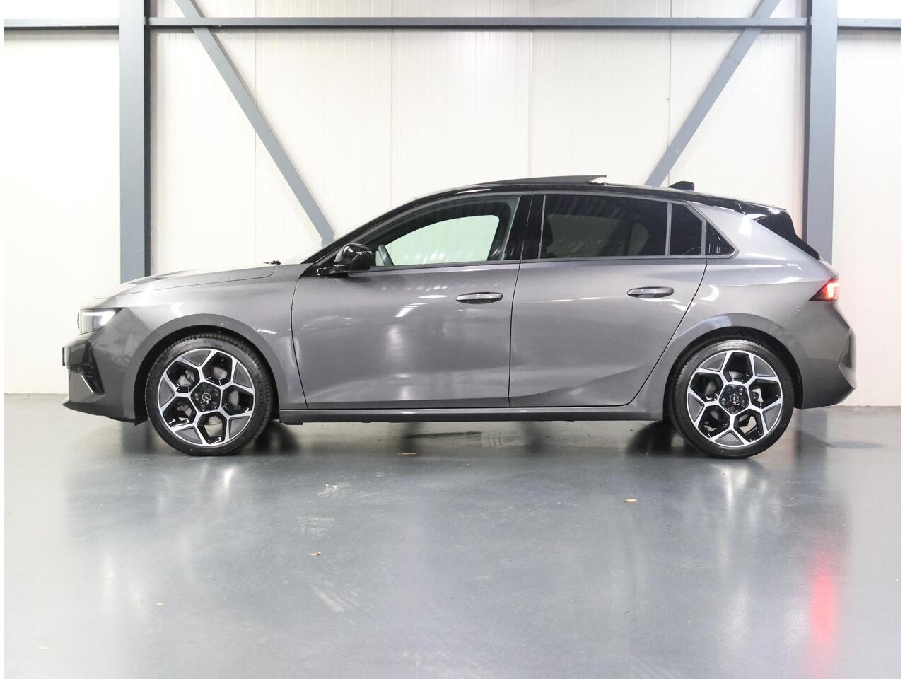 Opel ASTRA 1.2 145PK Turbo Hybrid GS | 1ste eigenaar | AppleCarPlay/AndroidAuto | Schuifkanteldak | Head-Up Display | Navigatie | Adaptive Cruise Control | Keyless | AGR Stoelen | Stoel/Stuur/Voorruitverwarming | FULL LED | 360'Camera | Isofix | Privacy Glass |