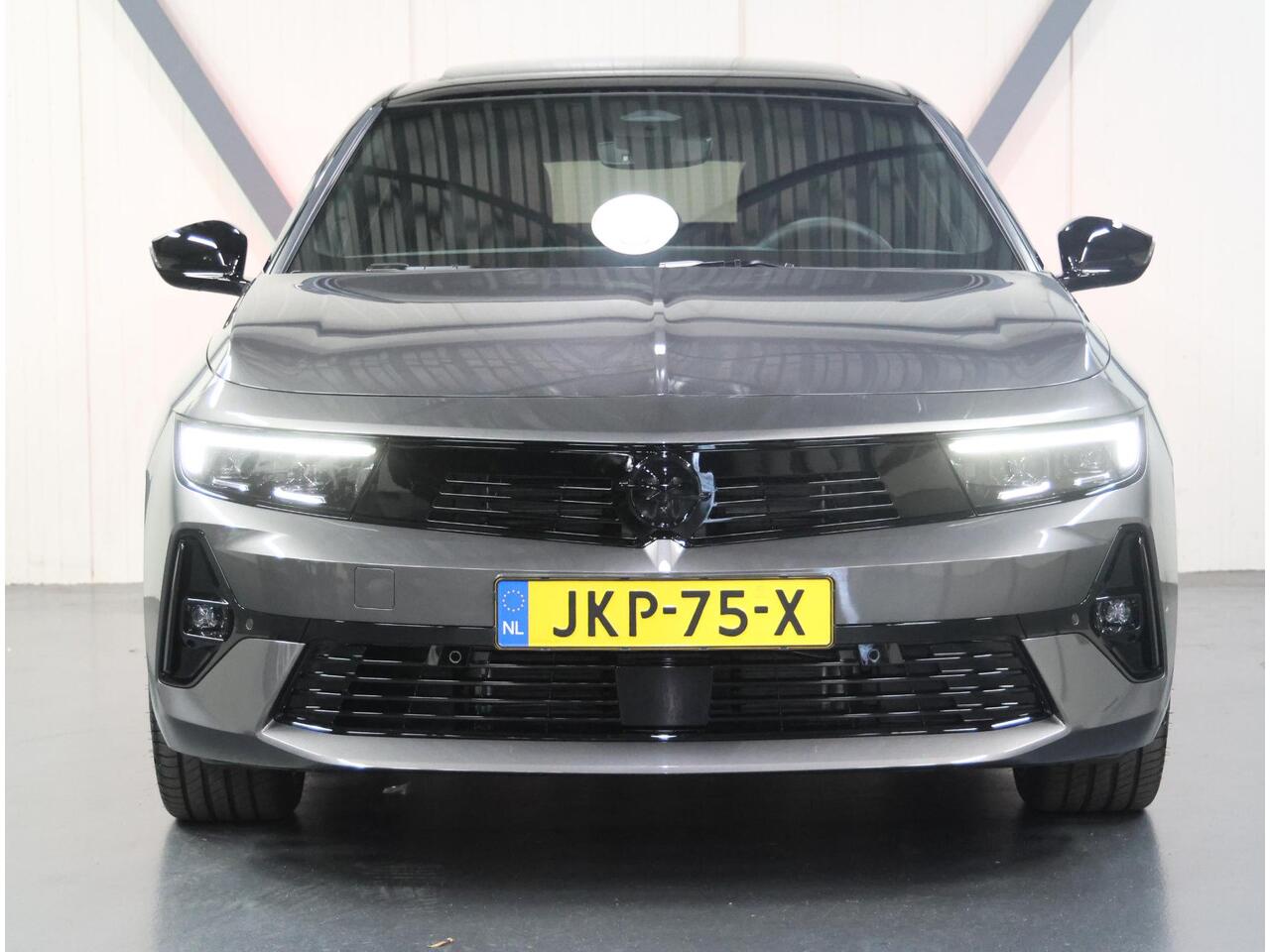 Opel ASTRA 1.2 145PK Turbo Hybrid GS | 1ste eigenaar | AppleCarPlay/AndroidAuto | Schuifkanteldak | Head-Up Display | Navigatie | Adaptive Cruise Control | Keyless | AGR Stoelen | Stoel/Stuur/Voorruitverwarming | FULL LED | 360'Camera | Isofix | Privacy Glass |