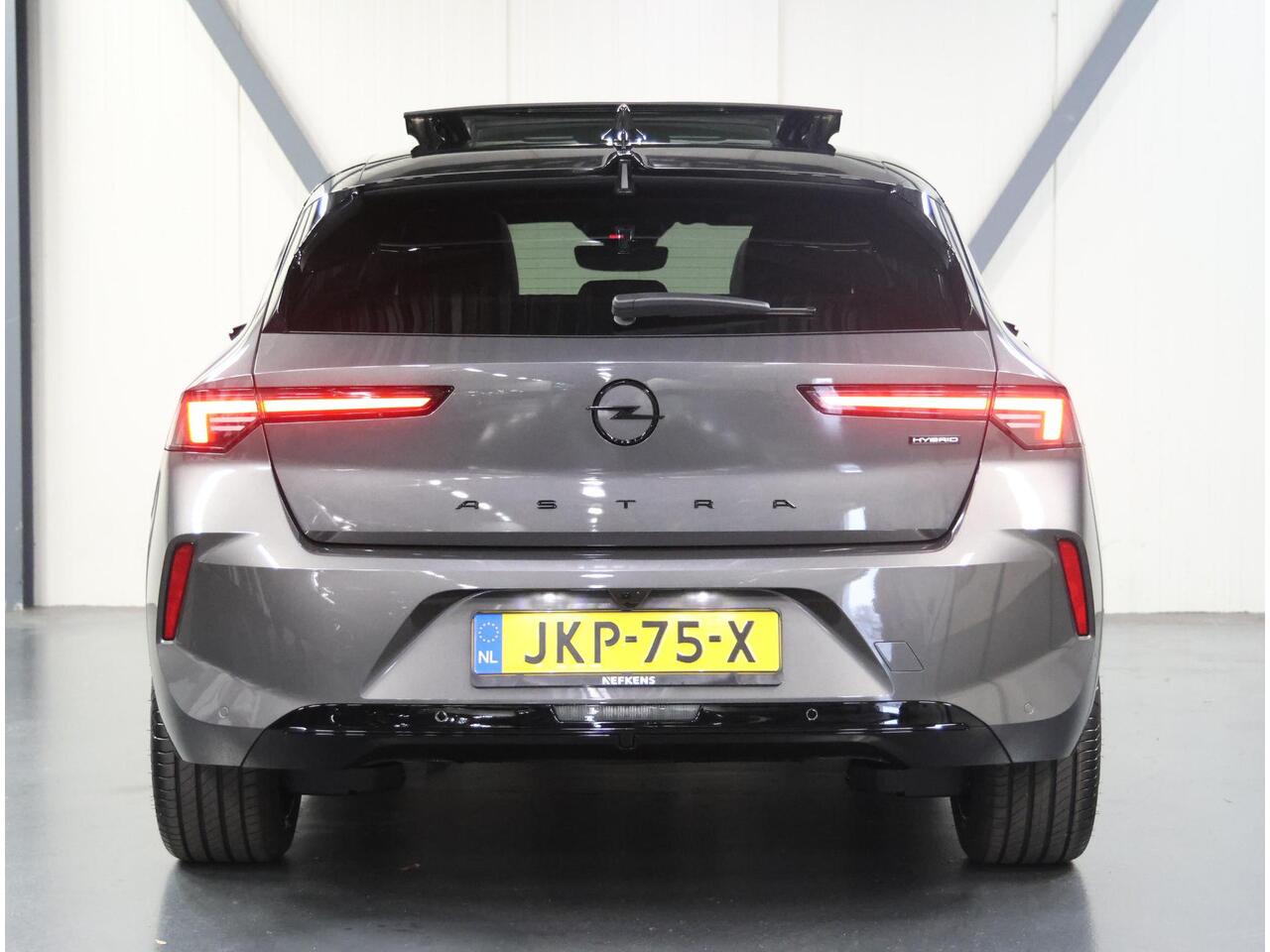 Opel ASTRA 1.2 145PK Turbo Hybrid GS | 1ste eigenaar | AppleCarPlay/AndroidAuto | Schuifkanteldak | Head-Up Display | Navigatie | Adaptive Cruise Control | Keyless | AGR Stoelen | Stoel/Stuur/Voorruitverwarming | FULL LED | 360'Camera | Isofix | Privacy Glass |