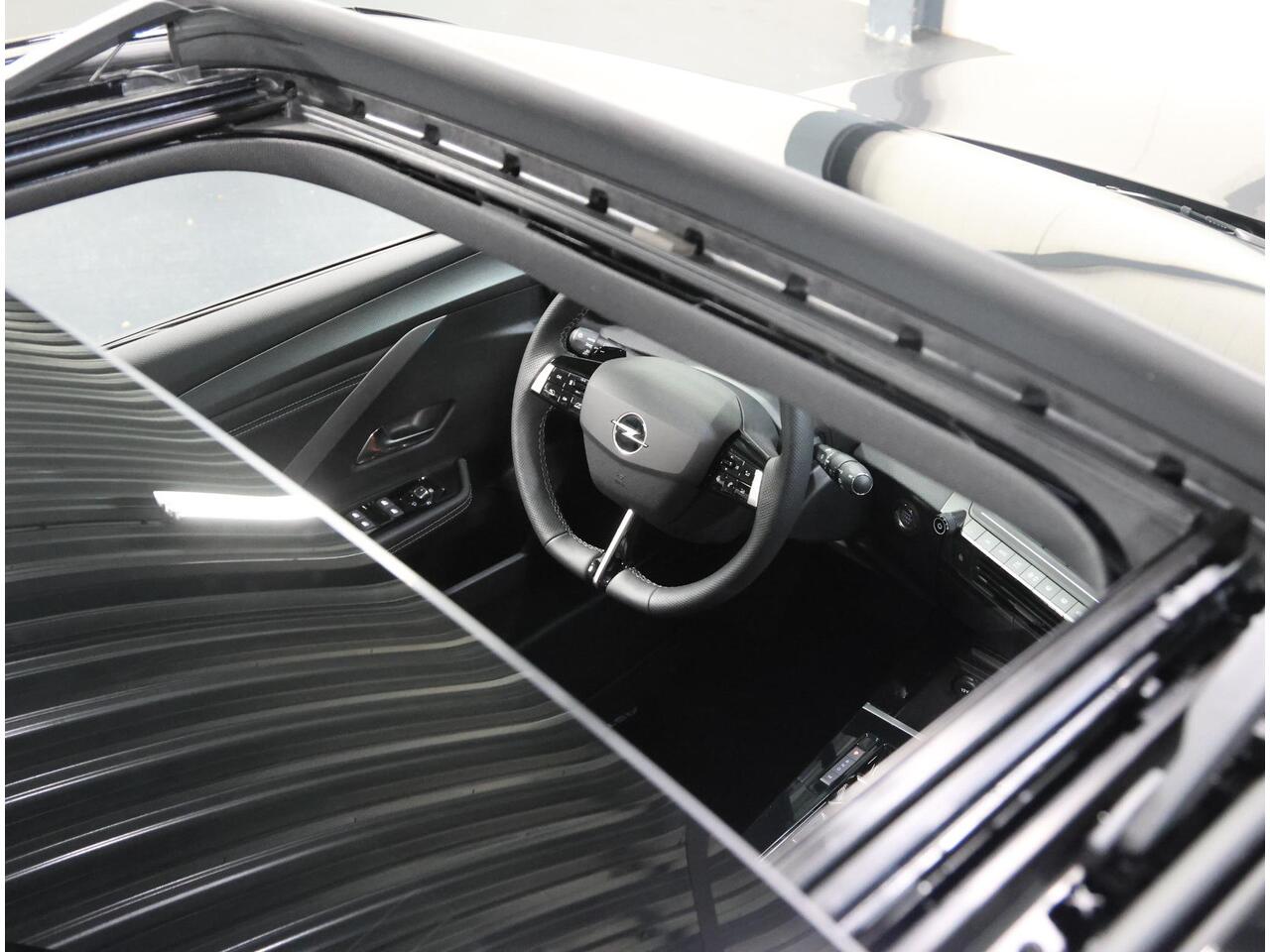 Opel ASTRA 1.2 145PK Turbo Hybrid GS | 1ste eigenaar | AppleCarPlay/AndroidAuto | Schuifkanteldak | Head-Up Display | Navigatie | Adaptive Cruise Control | Keyless | AGR Stoelen | Stoel/Stuur/Voorruitverwarming | FULL LED | 360'Camera | Isofix | Privacy Glass |