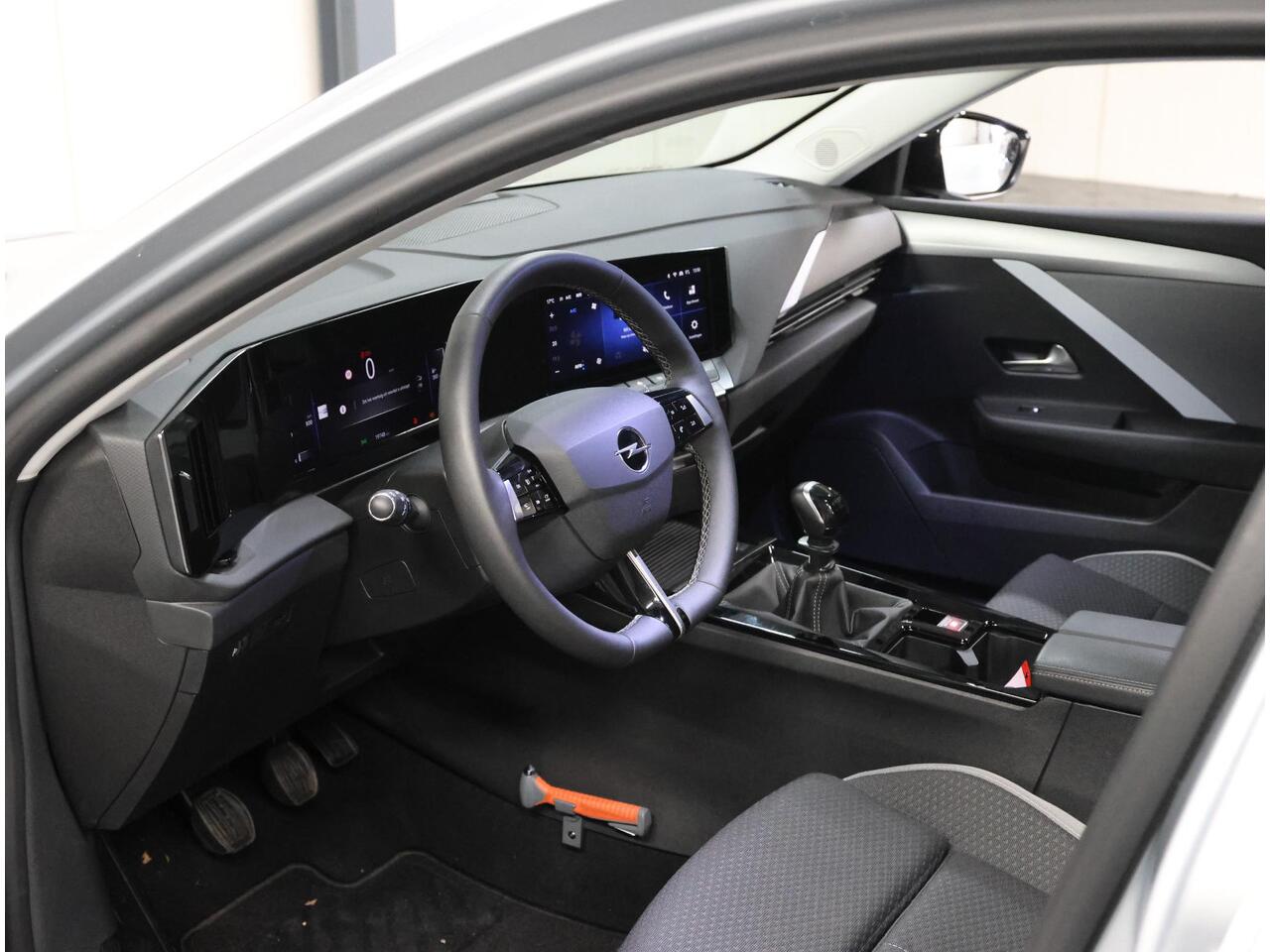 Opel ASTRA Business Edition 110PK | 1ste eigenaar | AppleCarPlay/AndroidAuto | Camera | Navigatie | FULL LED | Stoel/Stuur verwarmd | AGR Bestuurdersstoel | Adaptive CruiseControl | Isofix | Privacy Glass |