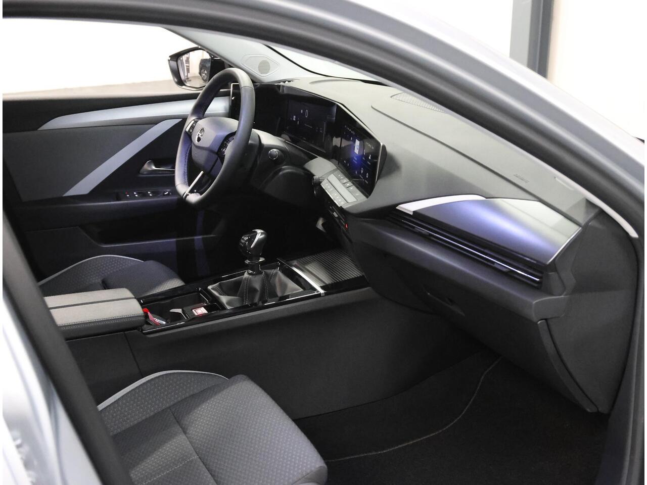 Opel ASTRA Business Edition 110PK | 1ste eigenaar | AppleCarPlay/AndroidAuto | Camera | Navigatie | FULL LED | Stoel/Stuur verwarmd | AGR Bestuurdersstoel | Adaptive CruiseControl | Isofix | Privacy Glass |
