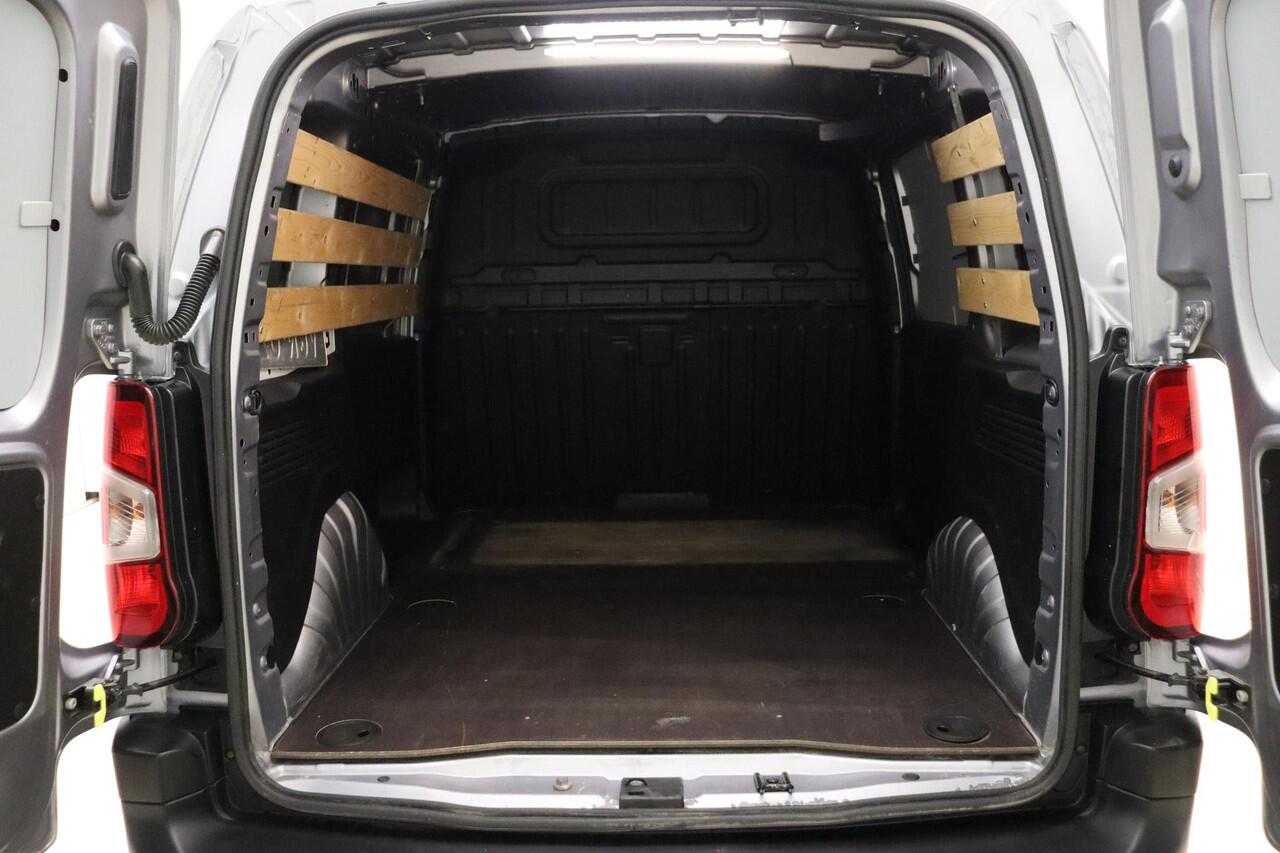 Opel COMBO 1.5D L1H1 Edition 100 PK | Navigatie | Trekhaak | Parkeersensoren | Metaallak | DAB Radio | Cruise control | Zijschuifdeur | Bluetooth | Armsteun