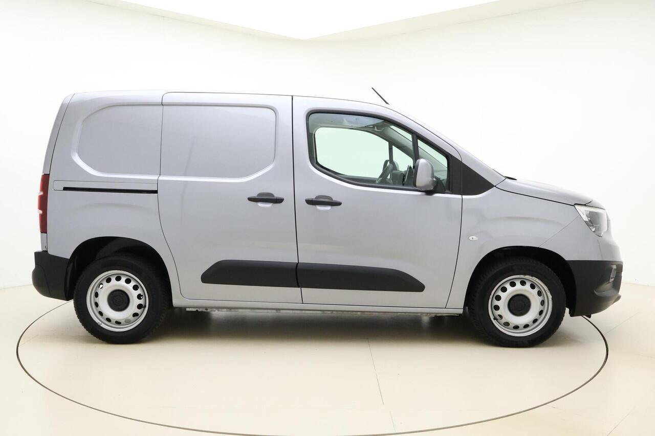 Opel COMBO 1.5D L1H1 Edition 100 PK | Navigatie | Trekhaak | Parkeersensoren | Metaallak | DAB Radio | Cruise control | Zijschuifdeur | Bluetooth | Armsteun