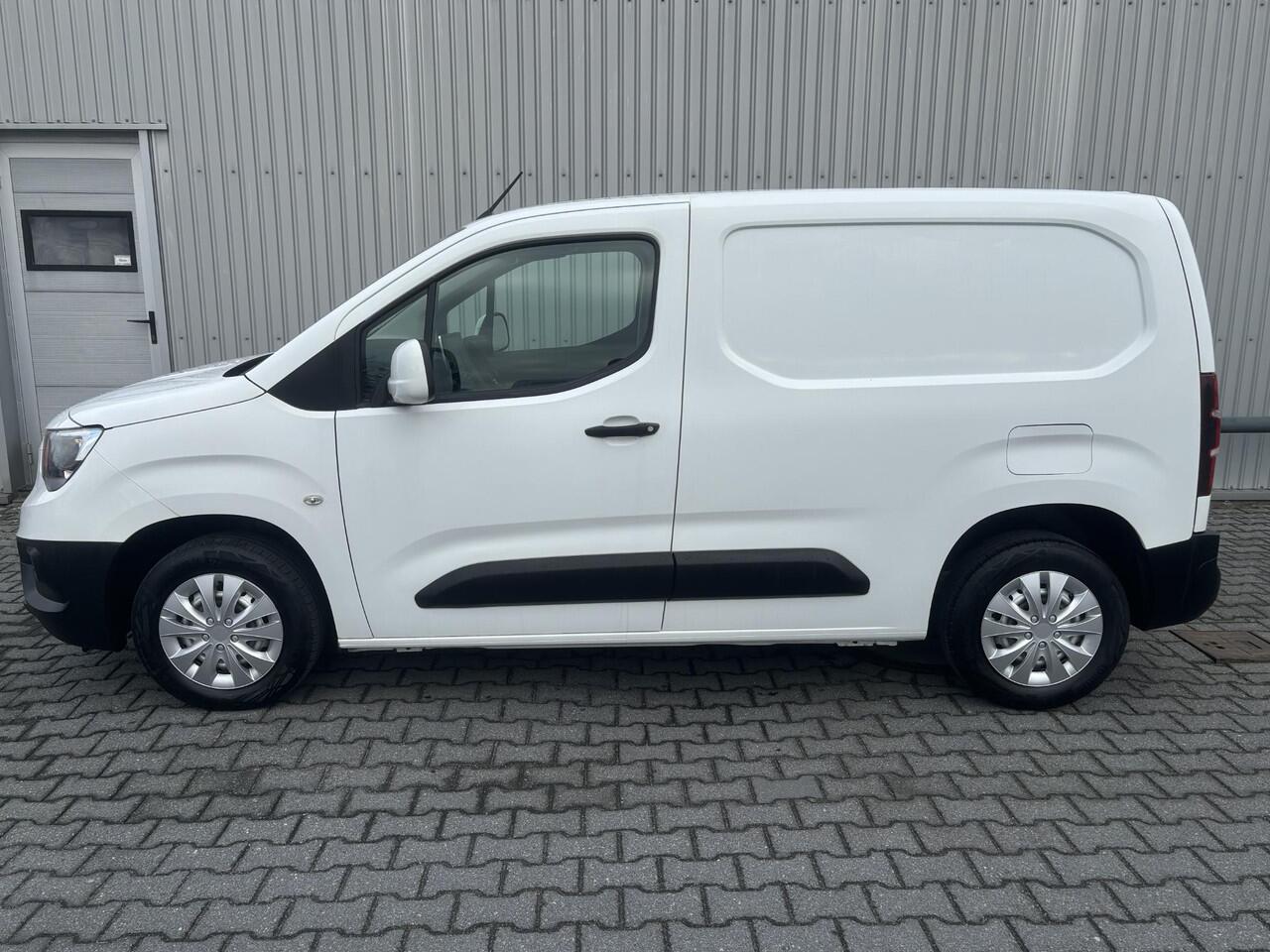 Opel COMBO 1.2 Turbo L1H1*NAVI*CRUISE*HAAK*A/C*CARPLAY*