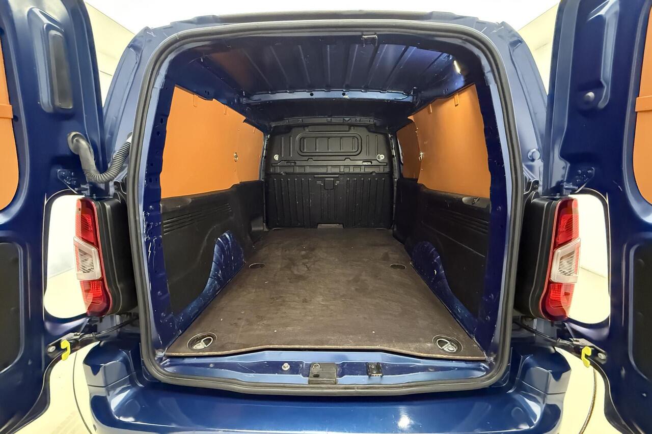 Opel COMBO 1.5D L2H1 Innovation 130 PK | Navigatie | Climate control | Dakrails | Trekhaak | Verlengd | Lichtmetalen velgen | Camera | Dodehoekdetectie