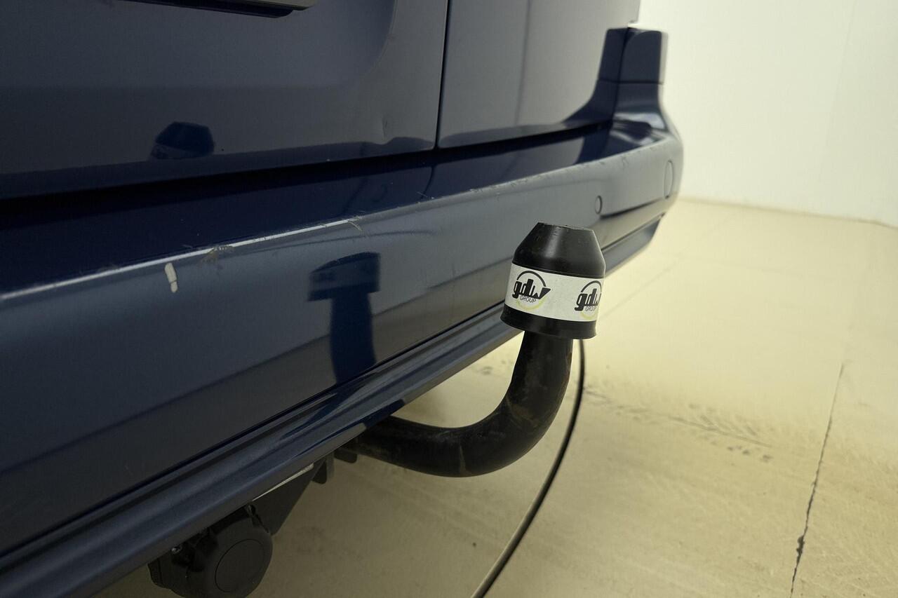 Opel COMBO 1.5D L2H1 Innovation 130 PK | Navigatie | Climate control | Dakrails | Trekhaak | Verlengd | Lichtmetalen velgen | Camera | Dodehoekdetectie