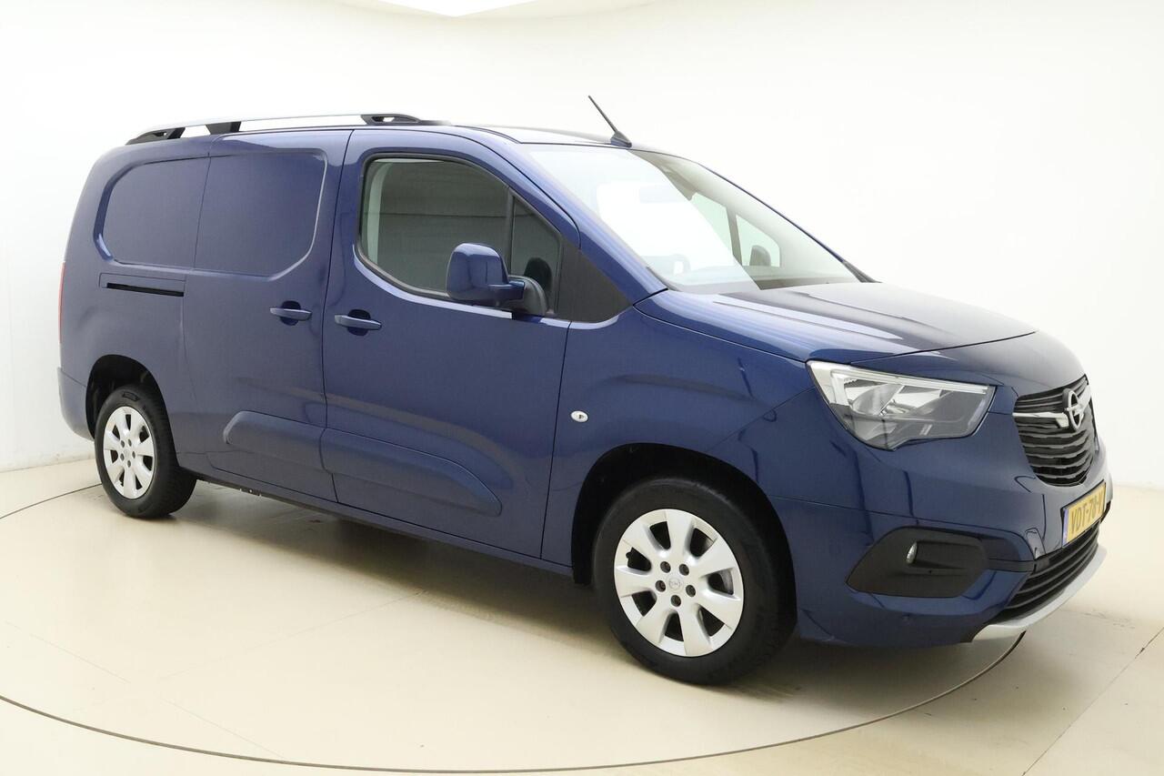 Opel COMBO 1.5D L2H1 Innovation 130 PK | Navigatie | Climate control | Dakrails | Trekhaak | Verlengd | Lichtmetalen velgen | Camera | Dodehoekdetectie