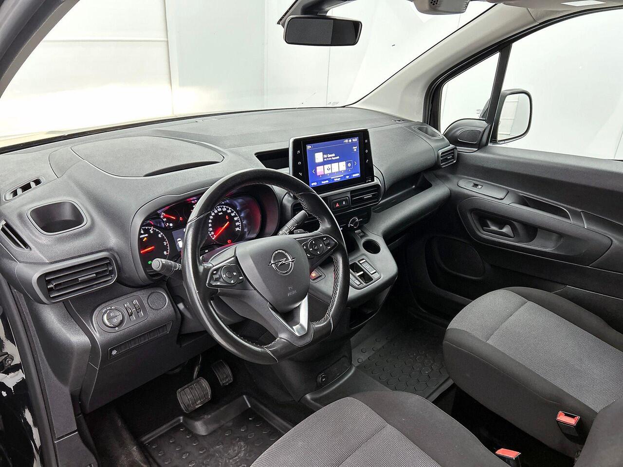 Opel COMBO 1.5D L2H1 Edition Airco Navi PDC Achter App-connect DAB+ Trekhaak 2-zits