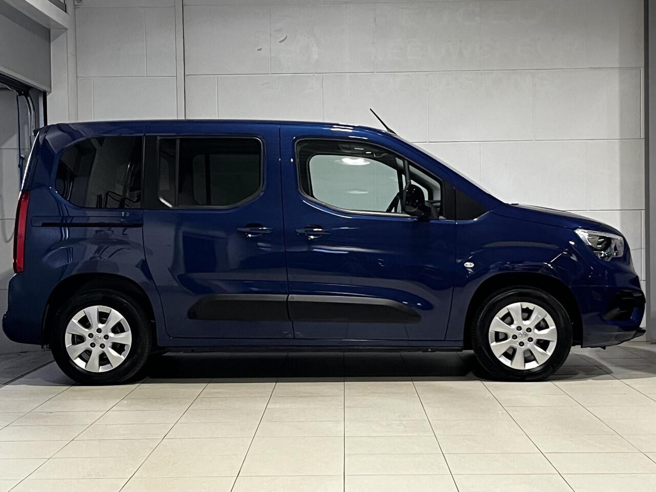 Opel COMBO Combo-e Life MPV Ultimate EV 50kWh 136pk | 180° CAMERA + SENSOREN | VERHOOGDE INSTAP | APPLE CARPLAY / ANDROID AUTO | ISOFIX | REGENSENSOR |