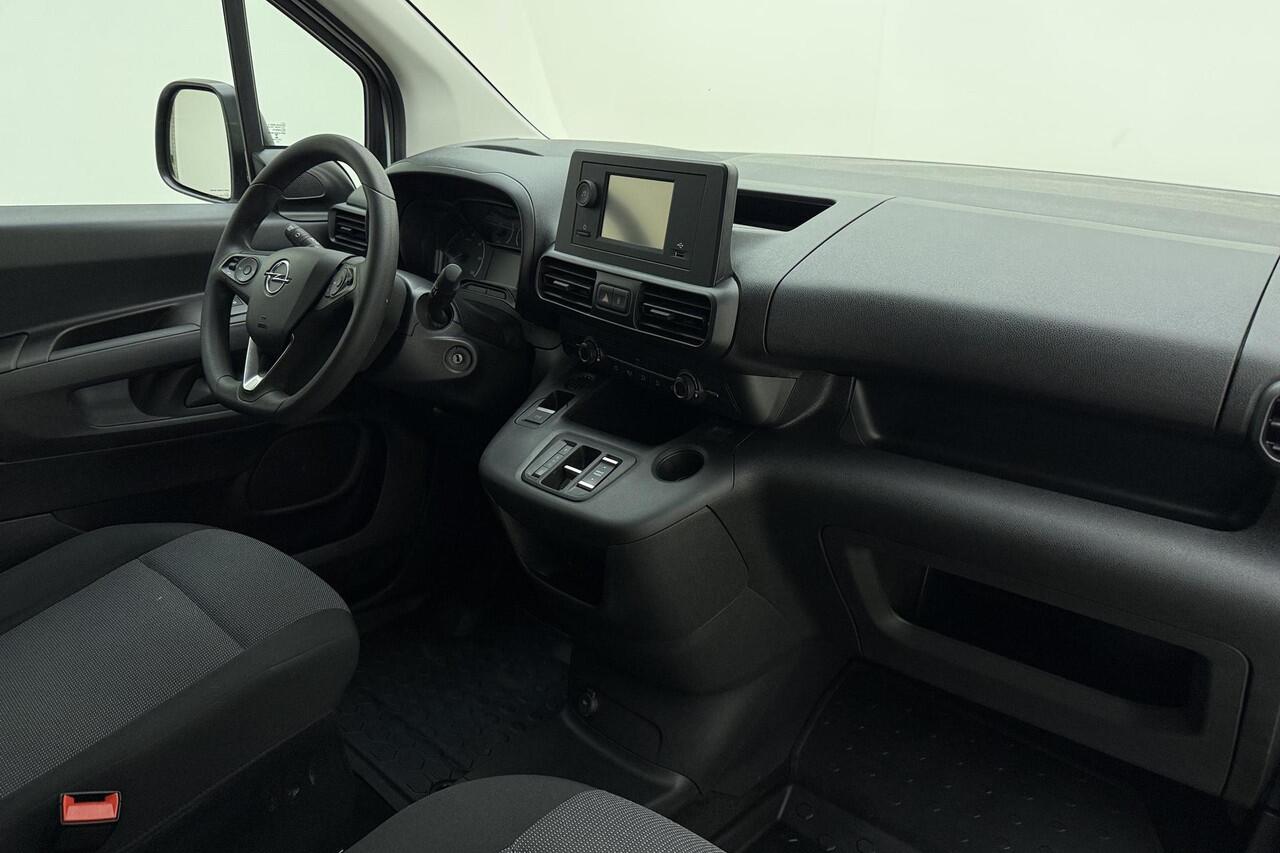 Opel COMBO Combo-e L1H1 Edition 50 kWh | Airco | Cruise control | Zijschuifdeur rechts | Mistlampen voor | Electrische handrem | Weinig kilometers