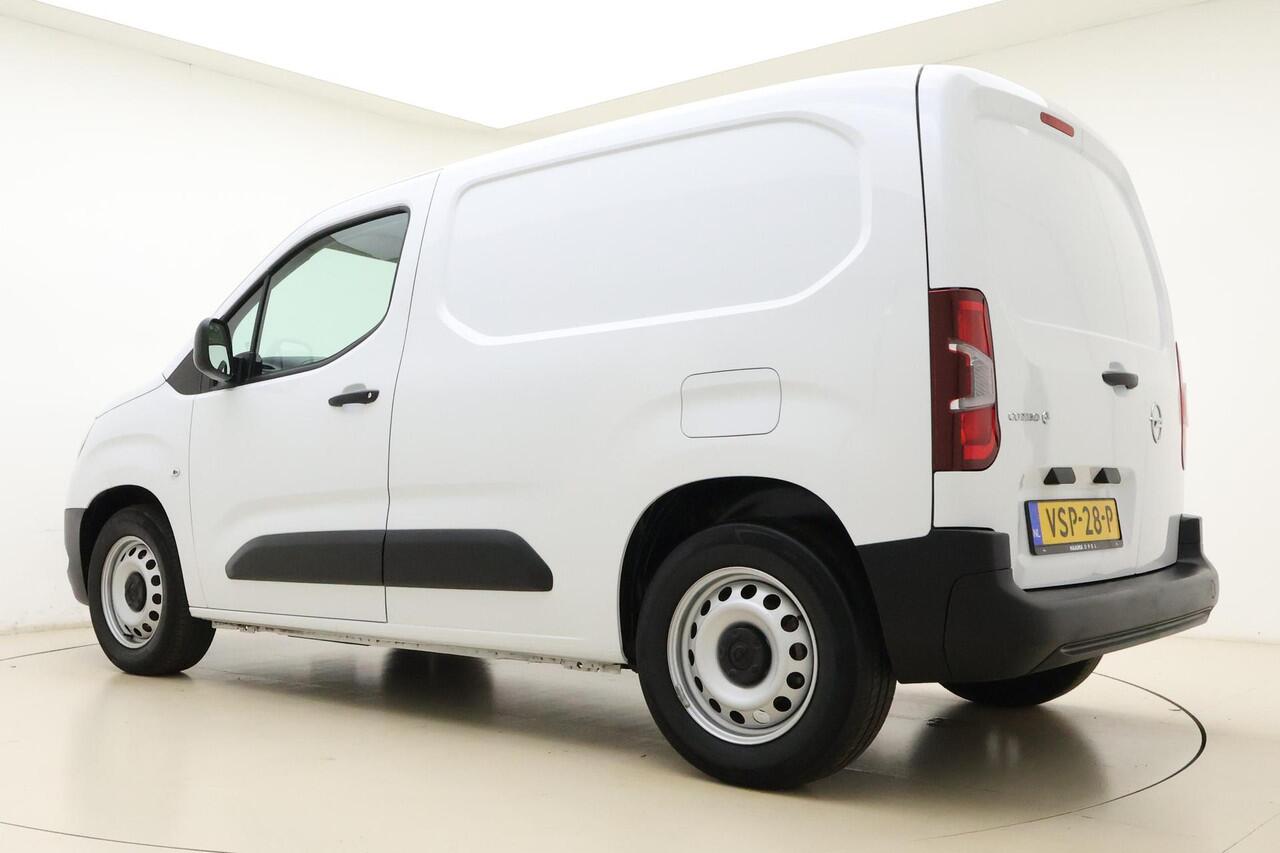 Opel COMBO Combo-e L1H1 Edition 50 kWh | Airco | Cruise control | Zijschuifdeur rechts | Mistlampen voor | Electrische handrem | Weinig kilometers